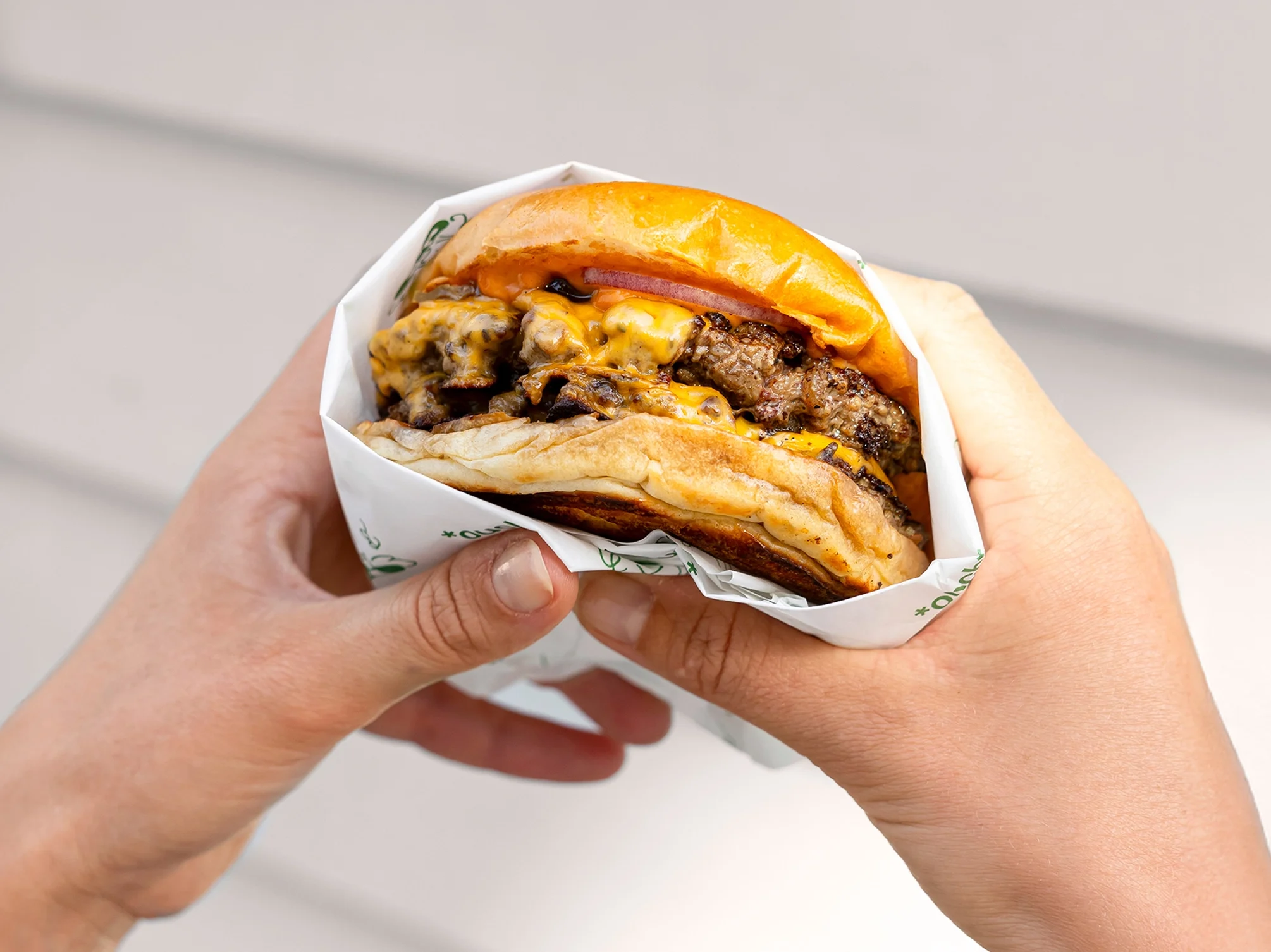 ouch_holding_burger_03